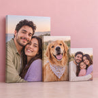 Tres cuadros de lienzo personalizados de distintos tamaños con fotos de una pareja, un perro y una familia